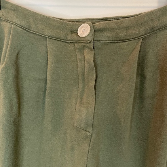 For Days women’s khaki Olive Green pleated natural waist Pants size small - Picture 2 of 6